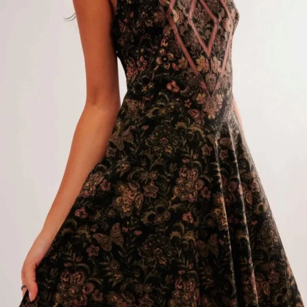 Malena, fits like S, dress, Black Floral - Picture 5 of 8